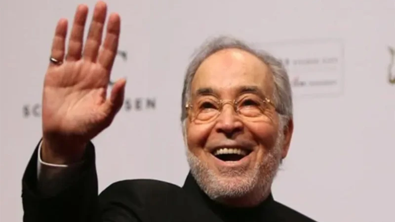 وفاة حسن يوسف عن 90 عاماتوفي منذ قليل حسن يوسف عن 90 عاما حيث أعلن شقيقه محمد يوسف الخبر على صفحته عبر فيسبوك قائلا:إنا لله وإنا إليه راجعون توفى منذ قليل شقيقي الأكبر الفنان حسن ي