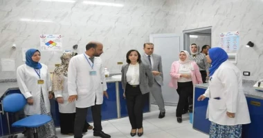 البحيرة - معتز القط محافظ البحيرة ... طفرة كبيرة يشهدها القطاع الصحي بالبحيرة تقديم ٢ مليون خدمة طبية بالمستشفيات وإجراء ٣١٧٠ عملية جراحية وتقديم خدمات المبادرات الصحية لعدد ٨٢٥ أل