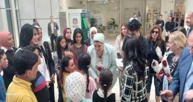 متابعة سيد زعزوع رئيسة المجلس القومي للطفولة والأمومة تزور الأطفال بمستشفى حروق أهل مصر فى اطار الاحتفال بأعياد الطفولة قامت الدكتور سحر السنباطي، رئيسة المجلس القومي للطفولة والام