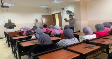 كتبت أمل عبد الرحيم تحت رعاية الدكتور ناصر مندور، رئيس جامعة قناة السويس، الذي أكد في كلمته أهمية تعزيز الوعي التكنولوجي لدى الطلاب ودعم رؤية الدولة في بناء جيل يمتلك مهارات تقنية 