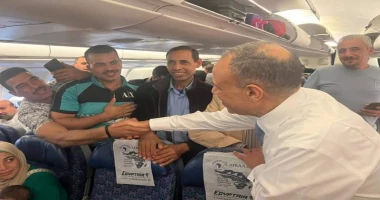 متابعة سيد زعزوع في ختام زيارته لبيروت، وزير الخارجية يصطحب ٢٩٤ مواطنا لإعادتهم إلى أرض الوطن بناء على توجيهات السيد رئيس الجمهورية بإعادة المواطنين