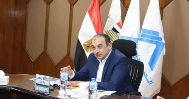 كتب:- محمد سراج الدين شحاتة وزير قطاع الاعمال يلتقى رؤساء الشركات التابعة للقابضة للتشييد بمقر شركة حسن علام فى إطار الجوالات الميدانية للمهندس محمد شيمى وزير قطاع الاعمال العام لل