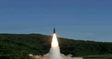 إطلاق صواريخ باليستية عابرة للقارات من قبل روسيا على مدينة دنيبرو الأوكرانية كتب حاتم الورداني علام أطلقت روسيا صباح اليوم الخميس، صاروخا باليستيا عابرا للقارات، وصاروخا باليستيا ج