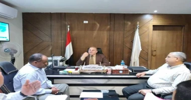 قنا ممدوح السنبسى وكيل وزارة التربية والتعليم بقنا يترأس إجتماع الخطة الاستثمارية ترأس هاني عنتر وكيل وزارة التربية والتعليم بقنا اجتماع الخطة