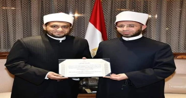 كتبمحمود شتا وزير الأوقاف يكرم الإمام المثالي ويدعو كل أبناء وزارة الأوقاف إلى التنافس في هذا المعنى وزير الأوقاف يخصص مكافأة مالية للإمام المثالي