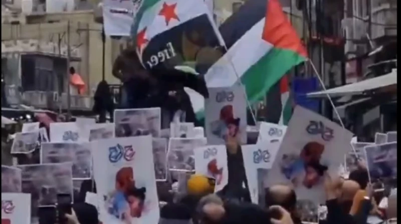 نصرة لغزة.. مئات الأردنيين يرفعون شعار روح الروح (فيديو) انطلقت مظاهرات جديدة في العاصمة الأردنية عمان، دعما لفلسطين وتنديدا بجرائم الإبادة الجماعية
