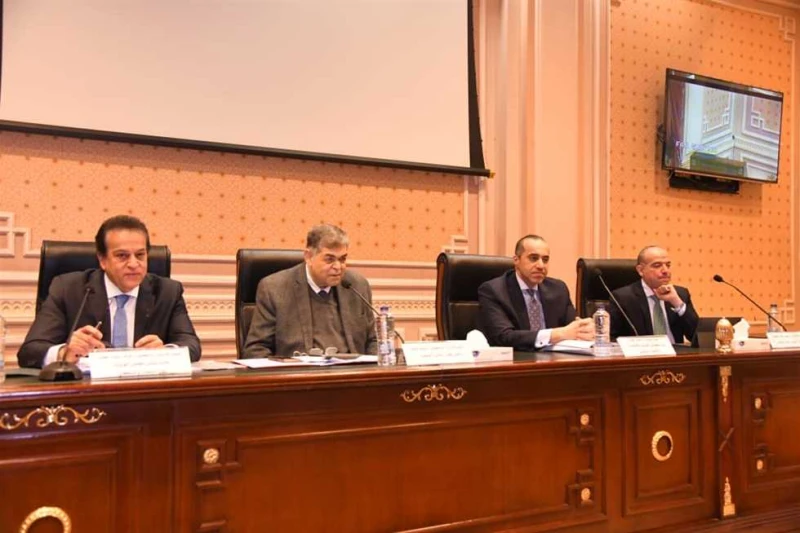 صحة النواب: الموافقة على حذف مادة الحبس الاحتياطي من المسؤولية الطبية قال الدكتور أشرف حاتم، رئيس لجنة الصحة بمحلس النواب، إنه تم عقد احتماع مؤخرا