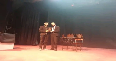 الكاتب علي أحمد محيميد يوضح تفاصيل مشاركته في ديوان شعري مع عدد من الكتاب الشباب كتبت: سميرة نوح. شارك الكاتب علي أحمد محيميد مع مجموعة من الكتاب الشباب في طباعة ديوان يجمع بين الق