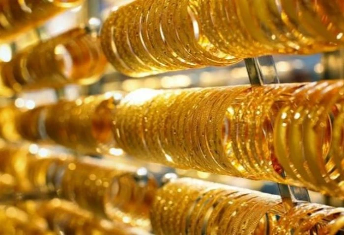 بسبب شهادات البنوك، تحذيرات من ارتفاعات جنونية في أسعار الذهب 2025 قال ياسر سعد خبير الذهب، إن أسعار الذهب خلال الوقت الراهن ليست مقياسا في التسعير حاليا، متوقعا أن ترتفع أسعار الذ