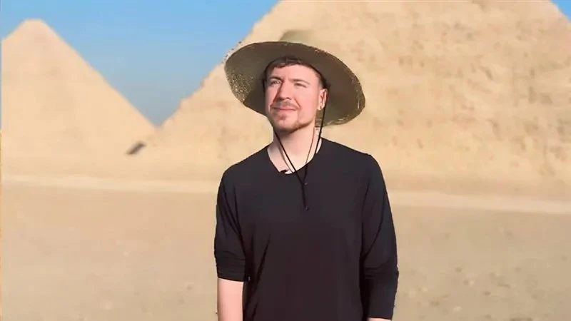 كلمة السر 20 مليون جنيه زاهي حواس يكشف حقيقة تأجير الأهرامات ل يوتيوبر أمريكي زاهي حواس , كشف عالم المصريات ووزير الآثار الأسبق ، الحقيقة وراء ما أثير بشأن تأجير الأهرامات للبلوجر