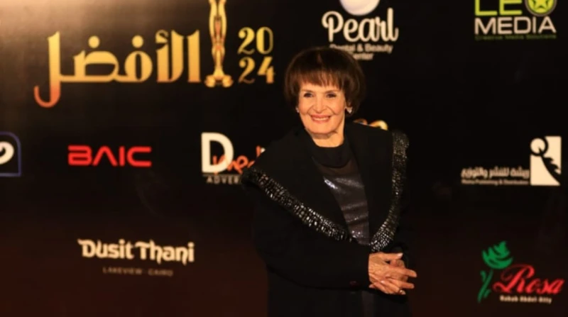 ظهور لافت ل سميرة أحمد في حفل الأفضل بدأ منذ قليل توافد نجوم الفن والرياضة في مصر والوطن العربي، من أجل حفل مهرجان الأفضل في دورته العاشرة. ويقام حفل