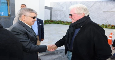 كتبت أمل عبد الرحيم استقبل الفريق أسامة ربيع رئيس هيئة قناة السويس، الفنان القدير حسين فهمي رئيس مهرجان القاهرة السينمائي الدولي، بمارينا يخوت هيئة