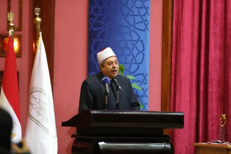 رئيس المعاهد الأزهرية: اللغة تحيي الأمة وتحيا بها ووجود أمتنا مرتهن بوجودها قال الشيخ أيمن عبدالغني رئيس قطاع المعاهد الأزهرية إن البيان من أعلى