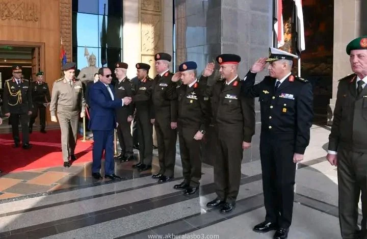 الرئيس السيسى يشهد كشف الهيئة لطلاب الأكاديمية العسكرية المصرية متابعة : وائل عباس شهد السيد الرئيس عبد الفتاح السيسى رئيس الجمهورية القائد الأعلى
