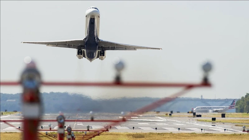 1.7 مليار دولار من أموال شركات الطيران العالمية مجمدة من قبل الحكومات أفاد الاتحاد الدولي للنقل الجوي (إياتا) أن 1.7 مليار دولار من أموال شركات