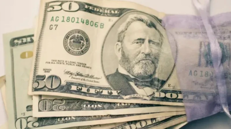 ثروات طائلة.. أغنى 5 رجال أعمال في مصر 2024 تعد ثروات رجال الأعمال المصريين من أكبر الثروات في المنطقة، حيث تمكن العديد منهم من ترك بصمات بارزة في