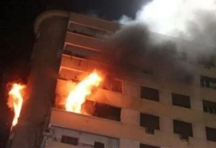 زوجة مسن تروي أسباب مصرعه في حريق شقة بالوراق تواصل نيابة الوراق تحقيقاتها في حادثة وفاة مسن نتيجة حريق شب داخل شقة سكنية بمنطقة الوراق في محافظة الجيزة. وأفادت مصادر قضائية أن الن