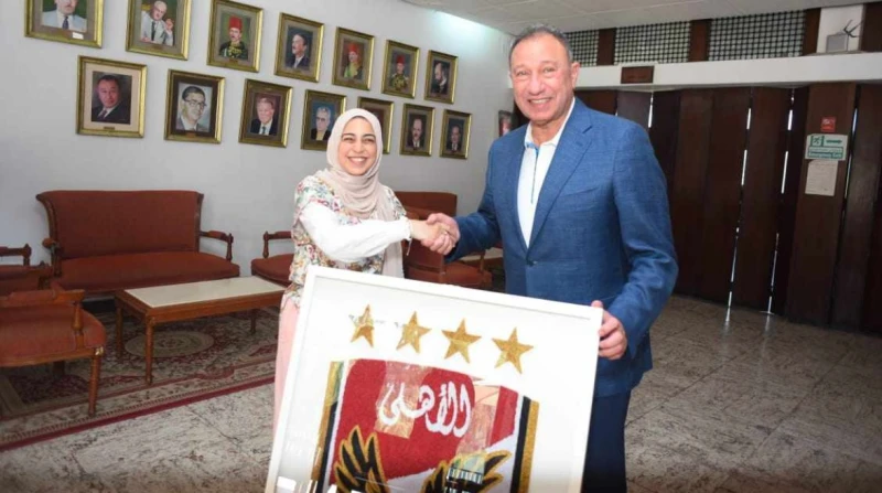 آلاء.. موهبة خاصة بالكويلنج تكسر رقما قياسيا عالميا ويكرمها الخطيب لم تعتقد آلاء شرارة مطلقا أن تخصص شقيقتها في الجامعة، قد يكون السبب وراء اكتشافها لميولها الفنية، فشقيقتها التي ك