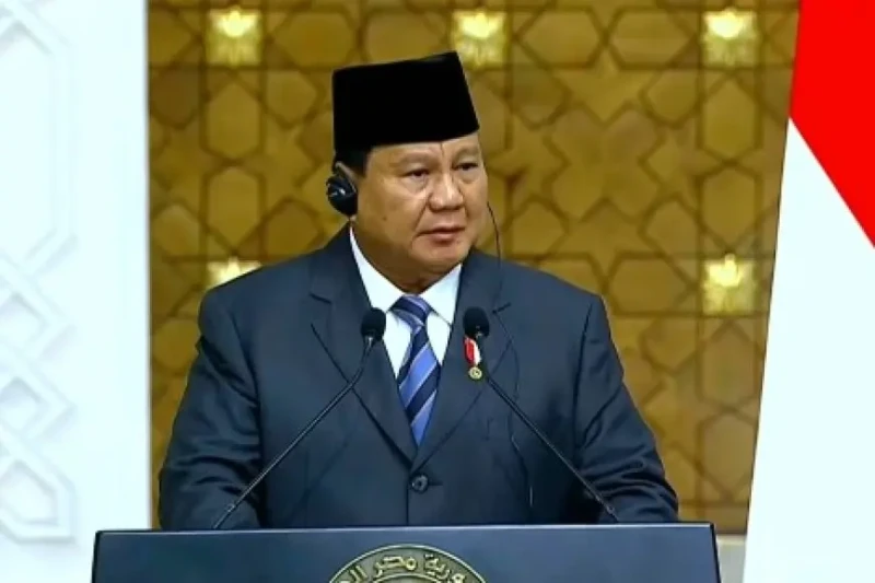 رئيس إندونيسيا: مصر لها مكانة خاصة في قلوب شعبنا قال رئيس جمهورية إندونيسيا بروابوو سوبيانتو إن مصر تحتل مكانة خاصة في قلوب الإندونيسيين.وأضاف خلال مؤتمر صحفي مع الرئيس عبد الفتاح 