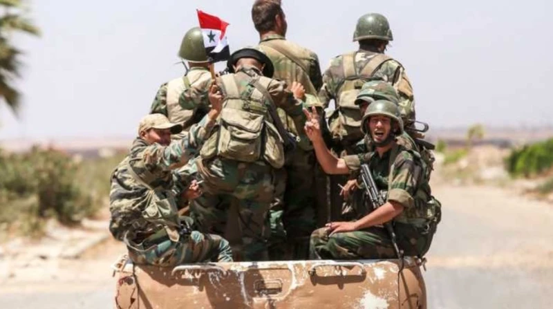 هربوا قبيل سقوط الأسد.. عودة 2000 جندي سوري من العراق كشف مصدر عسكري سوري، عودة الجنود السوريين الذين فروا نحو العراق إلى بلدهم، الذين يقدر عددهم ب2000 جندي، توجهوا إلى العراق قبيل