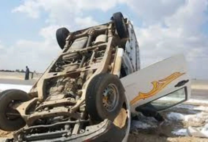 إصابة 13 شخصا في حادث انقلاب سيارة ربع نقل على الطريق الصحراوي أصيب 13 شخصا جراء حادث انقلاب سيارة ربع نقل أعلى الطريق الصحراوى الشرقى وتم نقلهم إلى