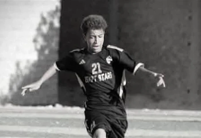 وفاة حسام حسن لاعب نجوم مصر في حادث سير توفى حسام حسن لاعب نادي النجوم مواليد 2010، ووالدته إثر تعرضهما لحادث سير مروع، وتقدمت إدارة النادي، برئاسة فايز عبد العظيم، وجميع العاملين 