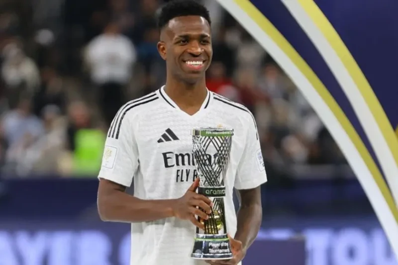 بعد خيبة الكرة الذهبية.. فينيسيوس يحصد 4 جوائز في 24 ساعة ساعة، وقادر ريال مدريد على التتويج بكأس إنتركونتيننتال (كأس القارات للأندية) على حساب باتشوك وهي طائرة ألمانية نظيفة في مل