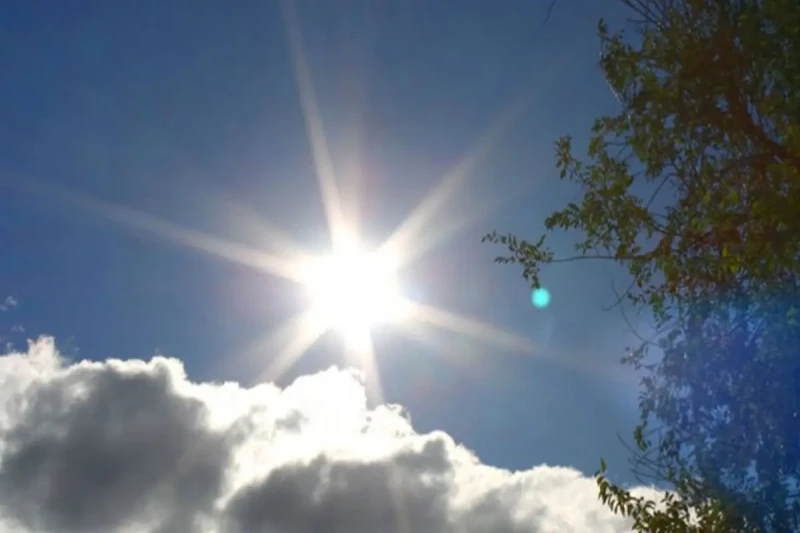 الأرصاد: ارتفاع طفيف في درجات الحرارة كتب- أحمد عادلكشفت الدكتورة منار غانم، عضو المركز الإعلامي بهيئة الأرصاد الجوية، عن حالة الطقس اليوم الأحد، موضحة أن البلاد ستشهد زيادة في فتر