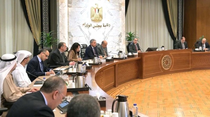 تعاون مصري إماراتي جديد في رقمنة الجمارك وتقنيات الذكاء الاصطناعي أكد رئيس الوزراء مصطفي مدبولي حرص الدولة على تعزيز التعاون الثنائي مع الدول العربية الشقيقة، مشيرا إلى أن الاجتماع