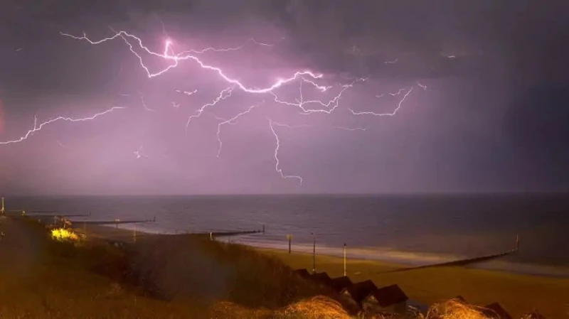 أستعدوا للأمطار هيئة الأرصاد تحذر المواطنين من حالة الطقس اليوم الخميس 19 الأرصاد . أعلنت الهيئة عن توقعات بتعرض مناطق شمال مصر لتقلبات جوية ملحوظة