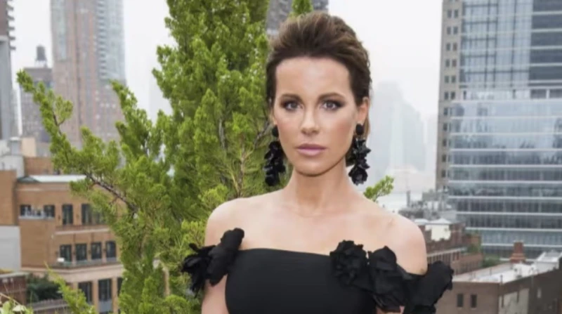 وصفوها بالعاهرة.. كيت بيكينسيل: تعرضت للتحرش في مواقع التصوير نشرت الممثلة البريطانية كيت بيكينسيل، مقطع فيديو على وسائل التواصل الاجتماعي، تروي خلاله تجاربها السيئة في صناعة السين