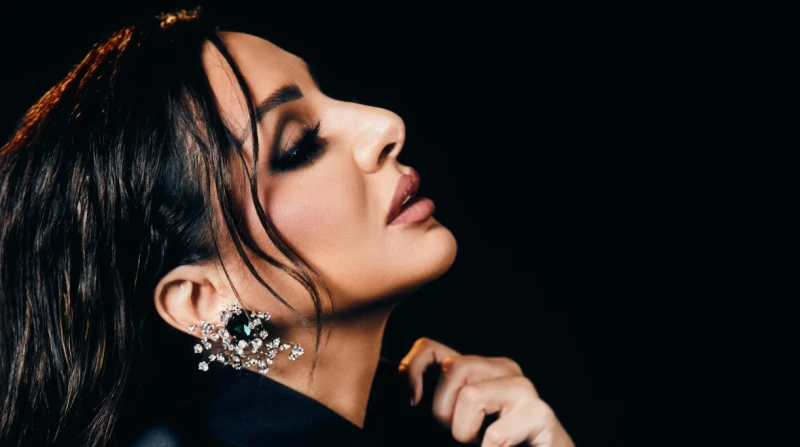 شالله ما جاب.. أنغام تفاجئ جمهورها على طريقة أم عمر (فيديو) داعبت الفنانة أنغام جمهور حفلها الأخير في الإمارات الذي أقيم السبت الماضي، بخفة ظل وتلقائية أبهرت الجميع.وتداول رواد موا