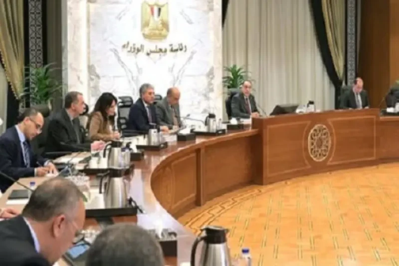 رئيس الوزراء يلتقي مع شركات إماراتية ويؤكد الحرص على تكثيف التعاون مع الدول الشقيقة أكد رئيس مجلس الوزراء الدكتور مصطفى مدبولي، حرص مصر على تكثيف التعاون الثنائي مع الدول العربية ا