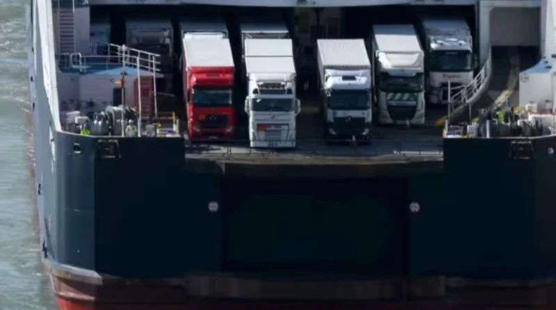 خروج بريطانيا من عباءة الاتحاد الأوروبي يكبدها 27 مليار جنيه إسترليني كشفت دراسة حديثة أن خروج بريطانيا من الاتحاد الأوروبي كلف المملكة المتحدة 27 مليار جنيه إسترليني من التجارة ال