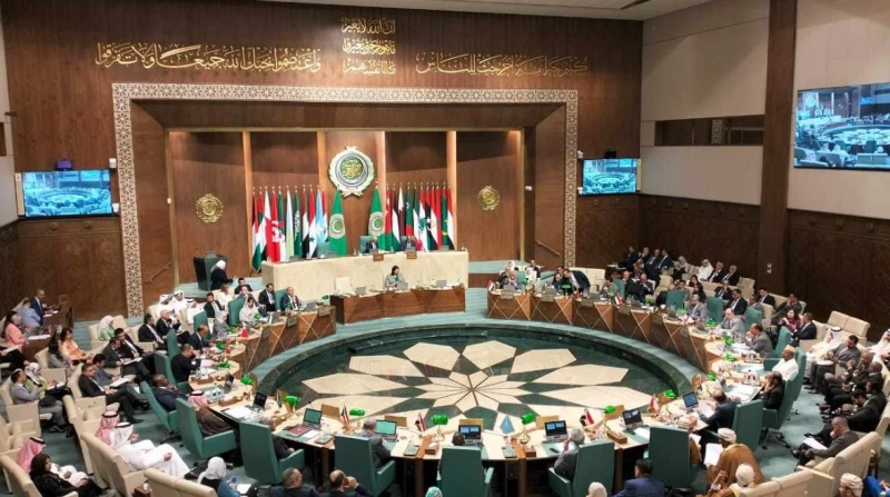 بحضور المفتي.. الجامعة العربية تحتفل باليوم العالمي للغة العربية نظمت الأمانة العامة لجامعة الدول العربية، ممثلة في قطاع الشئون الاجتماعية، وإدارة الثقافة وحوار الحضارات، اليوم، اح