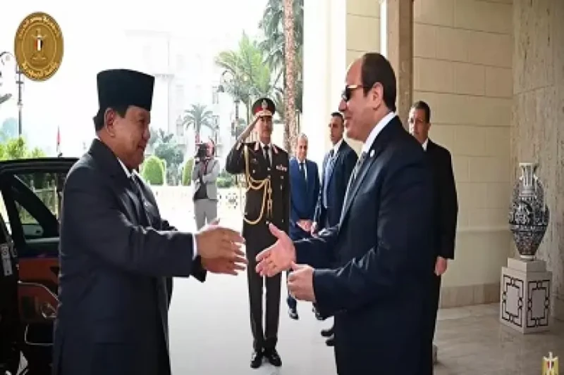 بث مباشر.. الرئيس السيسي يستقبل نظيره الإندونيسي بقصر الاتحادية استقبل الرئيس السيسي نظيره الإندونيسي اليوم في قصر الاتحادية.وأقيمت مراسم استقبال