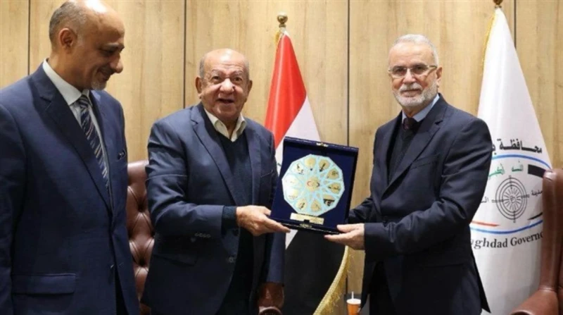 بعد دعوته لزيارة العراق.. محافظ بغداد يكرم لطفي لبيب بدرع الإبداع لبى الفنان لطفي لبيب، دعوة رئيس الوزراء العراقي محمد شياع السوداني، لزيارة دولة العراق والحصول على درع الإبداع تكر