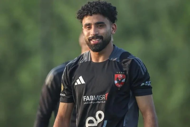 بعد خدعة وكيله.. الأهلي يوافق على تمديد عقد مروان عطية مقابل 14 مليون جنيهقال الناقد الرياضي عبد الحكيم أبو علم، إن النادي الأهلي لم يتلقي عرضا رسميا