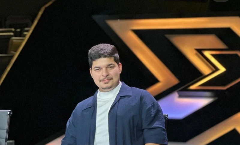 الرقاد يواصل مشاركته في برنامج اكس فاكتور افاق عربية - يواصل الأردني هاشم الرقاد المشاركة في برنامج اكس فاكتور للمواهب الغنائية على مستوى الوطن