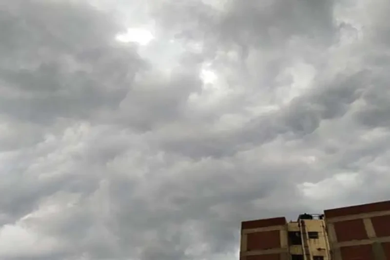 السحب تتقدم للقاهرة.. الأرصاد تحذر من طقس الساعت المقبلةحذرت هيئة الأرصاد المصرية من استمرار تكاثر السحب المنخفضة والمتوسطة على مناطق متفرقة من