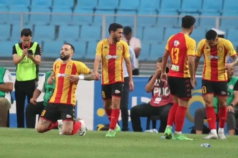 موعد ديربي تونس بين الترجي والإفريقي يواجه الترجي الرياضي غريمه النادي الإفريقي الأحد، في ديربي العاصمة التونسية في الجولة 12 من الدوري المحلي.ويحتل الإفريقي المركز الثالث برصيد 24