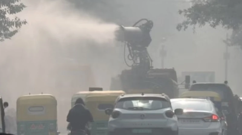 دلهي تقلص مكاتب الأنشطة الصناعية 50 بسبب انخفاض جودة الهواء قلصت العاصمة الهندية دلهي من الأنشطة الصناعية وحدت من سعة المكاتب بنسبة 50 بسبب انخفاض جودة الهواء.وبعد تجاوز مؤشر جودة 