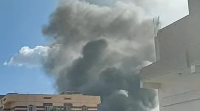 عدت على خير.. السيطرة على حريق في مصنع تعبئة ببورسعيد اندلع حريق، صباح اليوم الجمعة، في أحد مصانع المنطقة الصناعية جنوب بورسعيد، يعمل في التعبئة