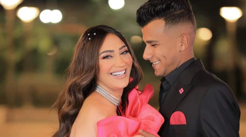 وصلة رقص ل زوجة عصام صاصا احتفالا ببراءته من قضية التزوير (فيديو) احتفلت جهاد أحمد، زوجة مغني المهرجانات عصام صاصا، ببراءة زوجها على طريقتها الخاصة.