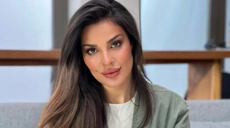 أسرب أخباري بنفسي.. نادين نجيم تكشف حقيقة عودتها لخطيبها (فيديو) ردت الفنانة نادين نسيب نجيم للمرة الأولى على شائعات عودتها إلى خطيبها، بعد انفصالهما في وقت سابق من العام الجاري.وخ