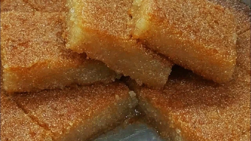 عمل بسبوسة رأس السنة بالقشطة مثل المحلات يتساءل العديد من الأشخاص عن طريقة تحضير البسبوسة بالقشطة، وهي واحدة من الحلويات المغربية المميزة التي تتمتع بمذاق فريد، تتناغم القشطة الناع