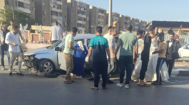 وفاة سائق وإصابة 6 من أسرة واحدة في حادث تصادم بالهرم توفي سائق وأصيب ستة آخرون من أسرته في حادث تصادم وقع بدائرة قسم شرطة الهرم، وتم نقل الجثمان