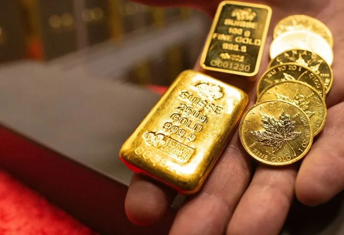 الذهب يخسر 90 جنيها من قيمته في أسبوع (تفاصيل) خسر الذهب 90 جنيها من قيمته اليوم الجمعة 20 ديسمبر مقارنة بسعره الأسبوع الماضي، إذ فقد رقما كبيرا، تزامنا مع تراجع سعر الفائدة بواقع 