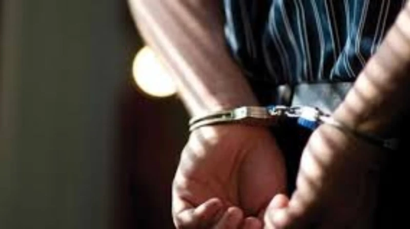 كهربائي يقع في شر منشوراته.. ادعى تخفيض استهلاك العدادات كشفت أجهزة الأمن بوزارة الداخلية ملابسات واقعة تداول منشور على أحد الحسابات بمواقع التواصل الاجتماعي، يدعي صاحبه قدرته على 