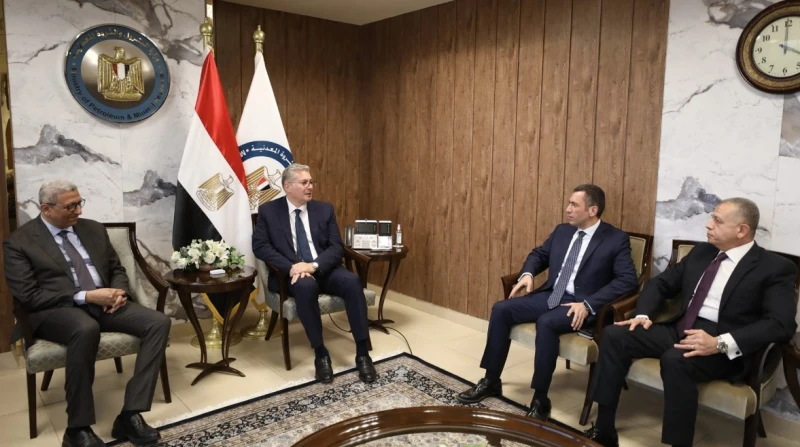 مشروع قانون تنظيم هيئة الثروة المعدنية.. أبرز التعديلات المقترحة تواصل وزارة البترول والثروة المعدنية، خلال الفترة الحالية تكثيف اللقاءات المشتركة مع أعضاء مجلس النواب، لاتخاذ الخط